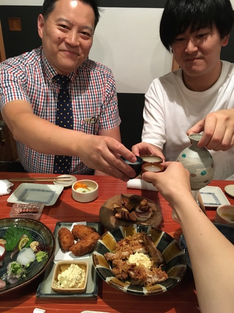 二人の成功を祈って乾杯！