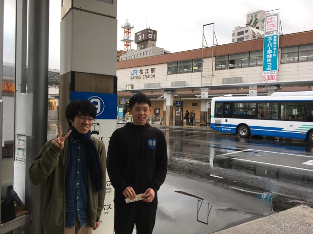 松江駅バスターミナルにて