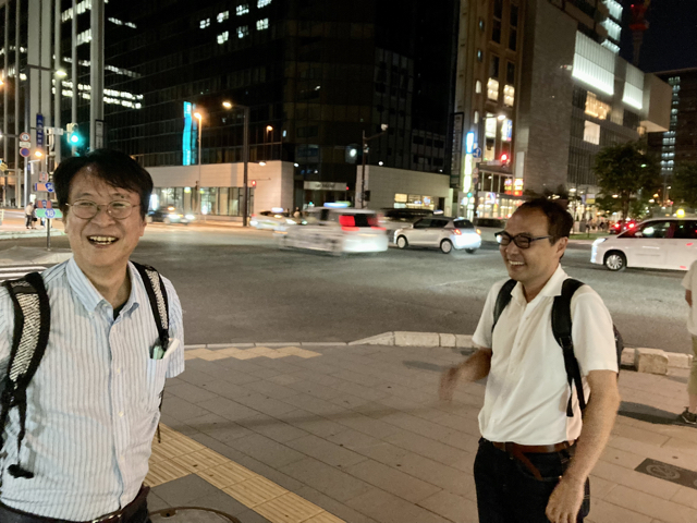 講演会終了後，札幌の街角にて。参加の芥川先生（東北大），綱島先生（山口大）とは昔話で盛り上がりました。