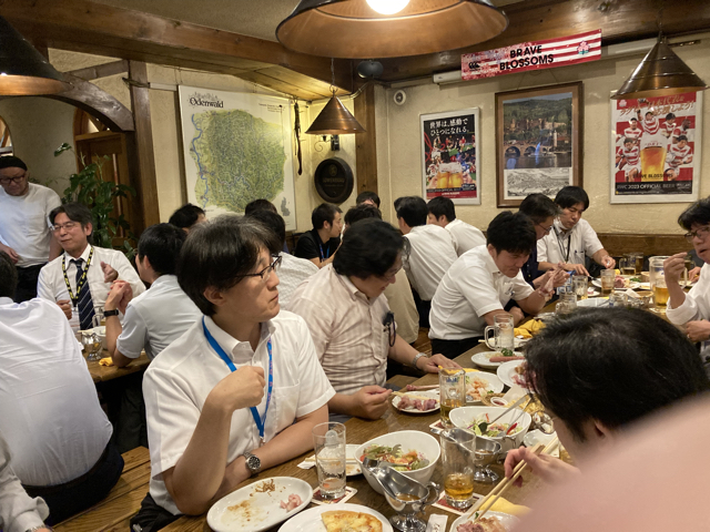 分科会幹事会後の懇親会。来年の国際会議に向けて，様々な意見交換を行いました。