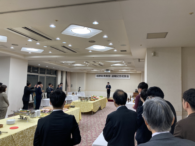 祝宴の様子。こちらも多くのみなさんが集まりました。