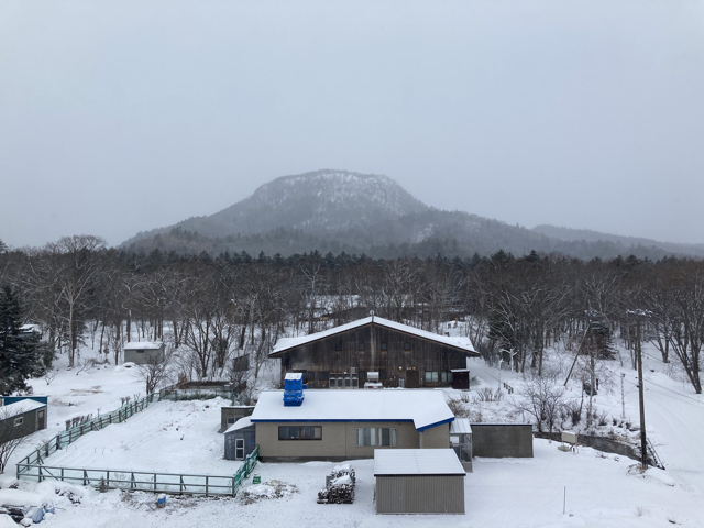 川湯では硫黄山の成り立ちについて学びました。