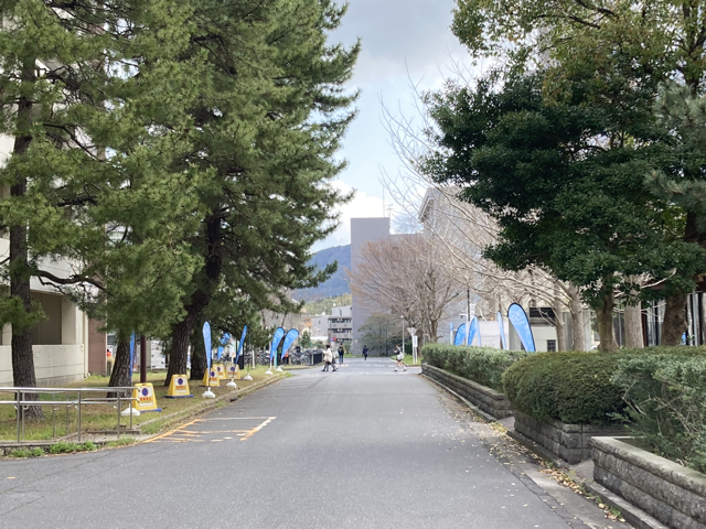 今年は教育学部が150周年を迎えました。イメージアップにバナーを作成して立てています。