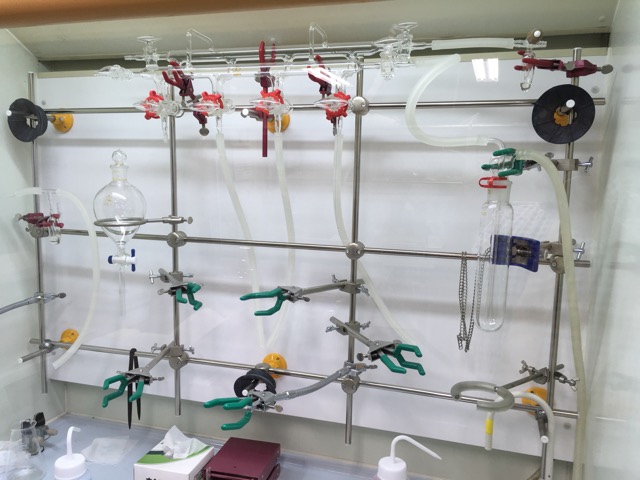 Vacuum line for chemical synthesis<br>(in the fume hood)<br>Iwata Glass