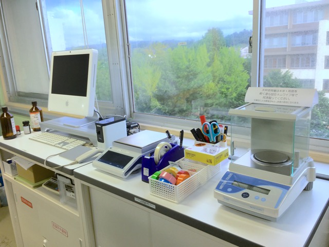 Electronic scales<br>Behind old Mac is for the chemical management system.